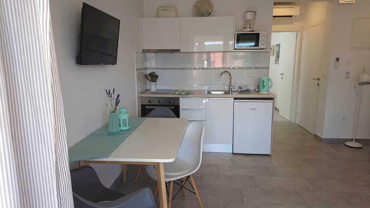 Apartments Nina Rab Town Exterior foto